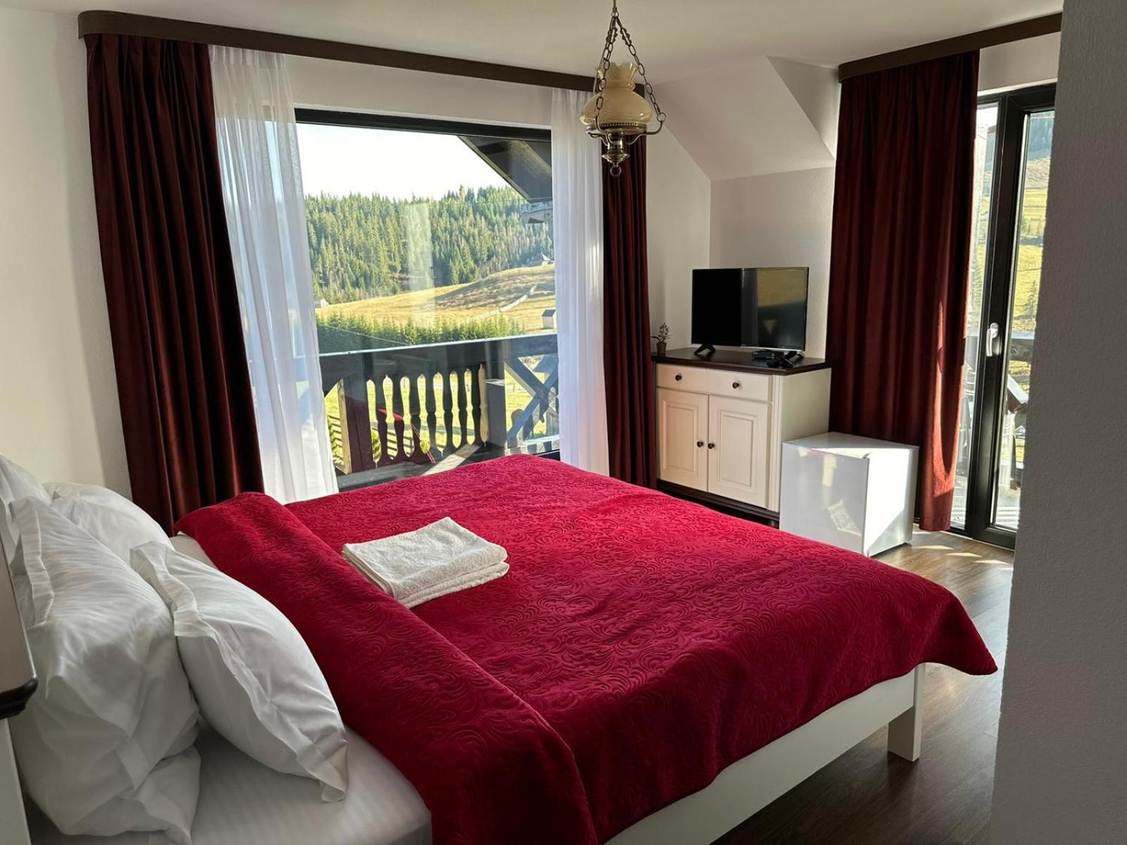 Hotel Conacul Muntii Bucovinei Câmpulung Moldovenesc Exteriér fotografie