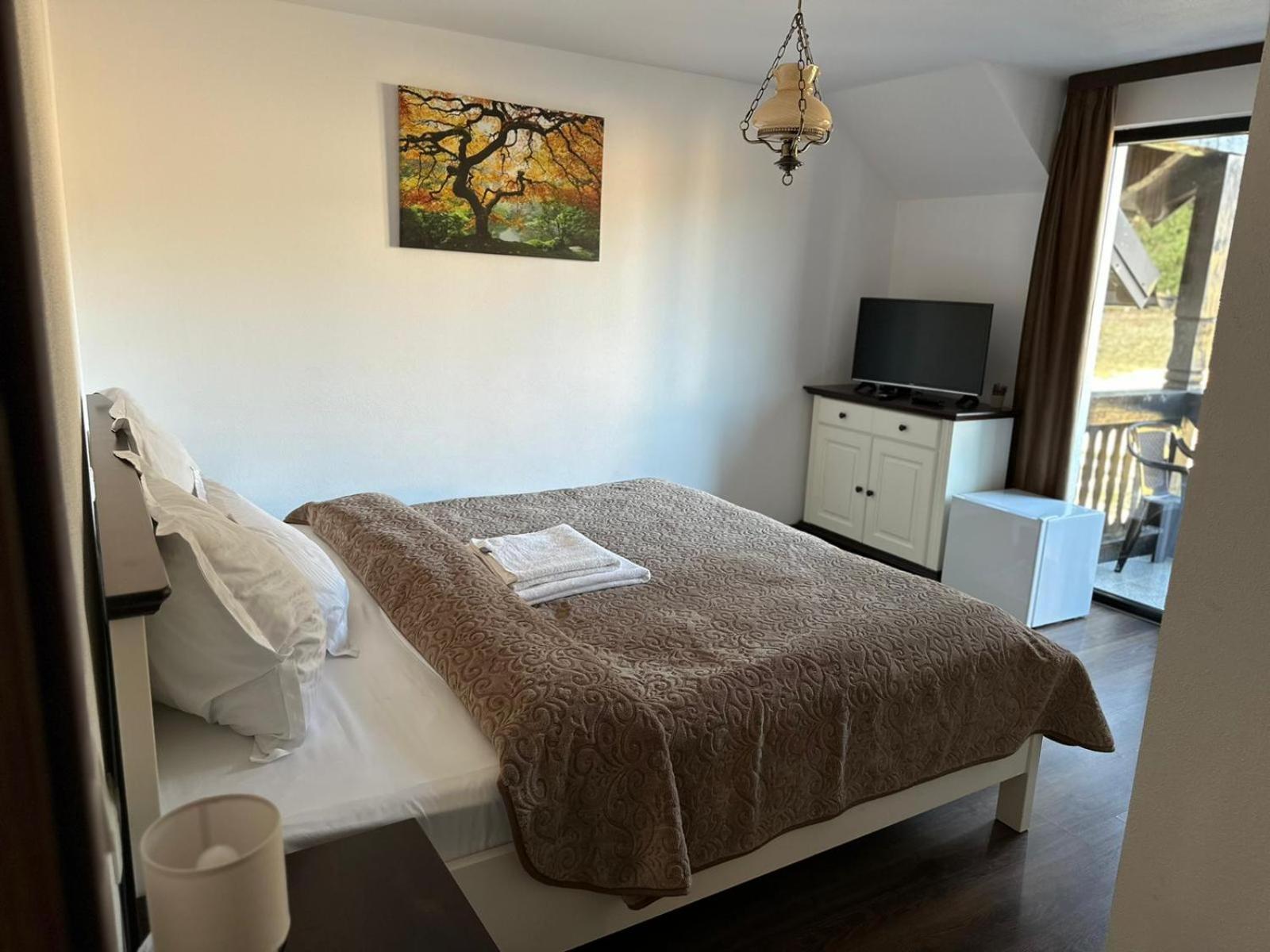 Hotel Conacul Muntii Bucovinei Câmpulung Moldovenesc Exteriér fotografie