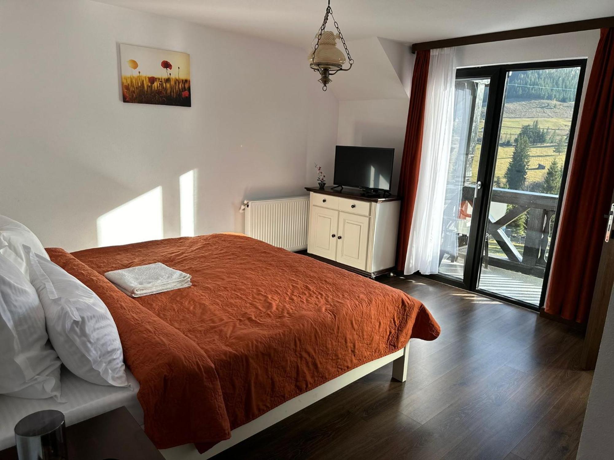 Hotel Conacul Muntii Bucovinei Câmpulung Moldovenesc Exteriér fotografie